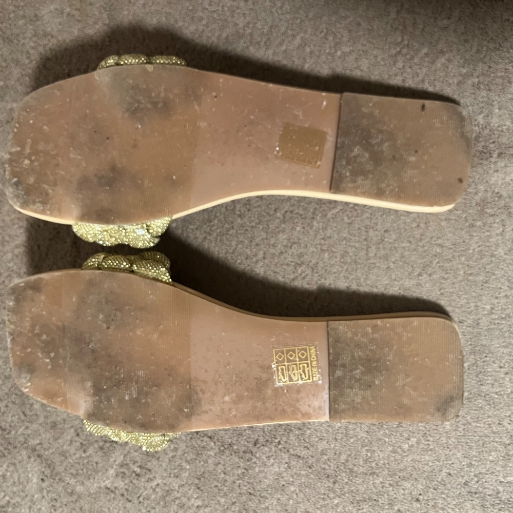 Flat Sandals - Picture 3 of 4